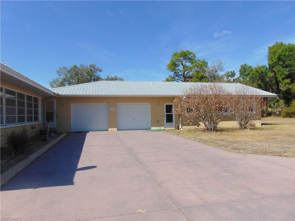 1092 Riverbend DR-4