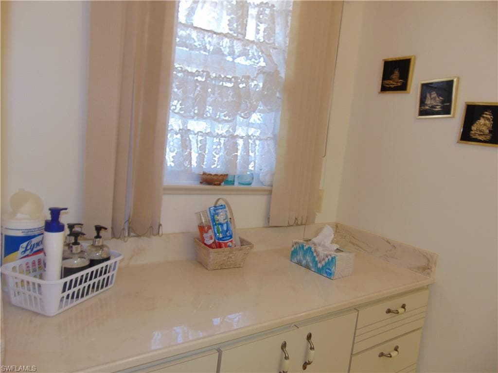 1092 Riverbend DR-25