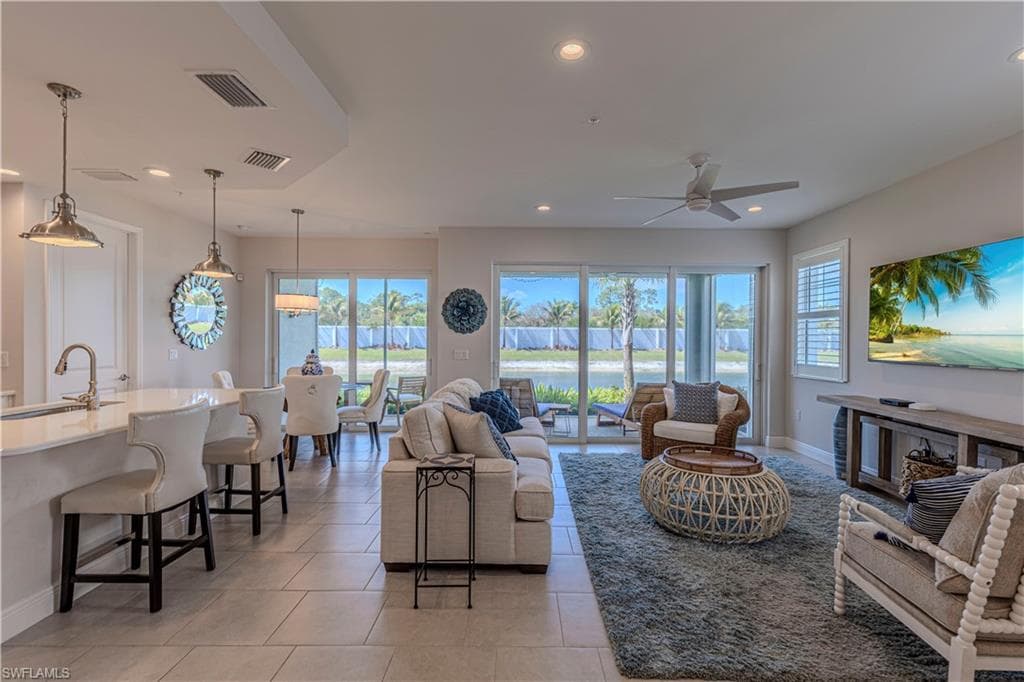 2561 Seychelles DR # 304, NAPLES FL 34112-11