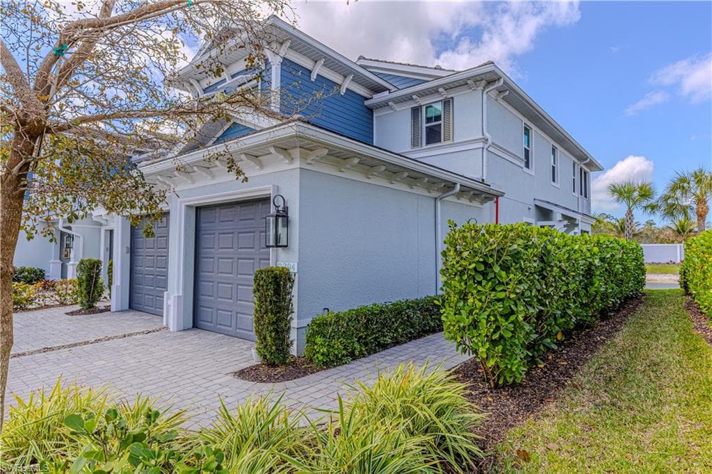 2561 Seychelles DR # 304, NAPLES FL 34112-2