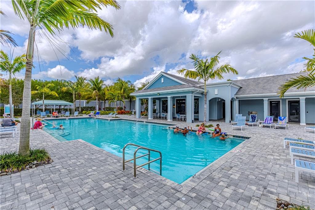 2561 Seychelles DR # 304, NAPLES FL 34112-33