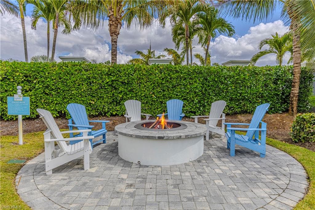 2561 Seychelles DR # 304, NAPLES FL 34112-32