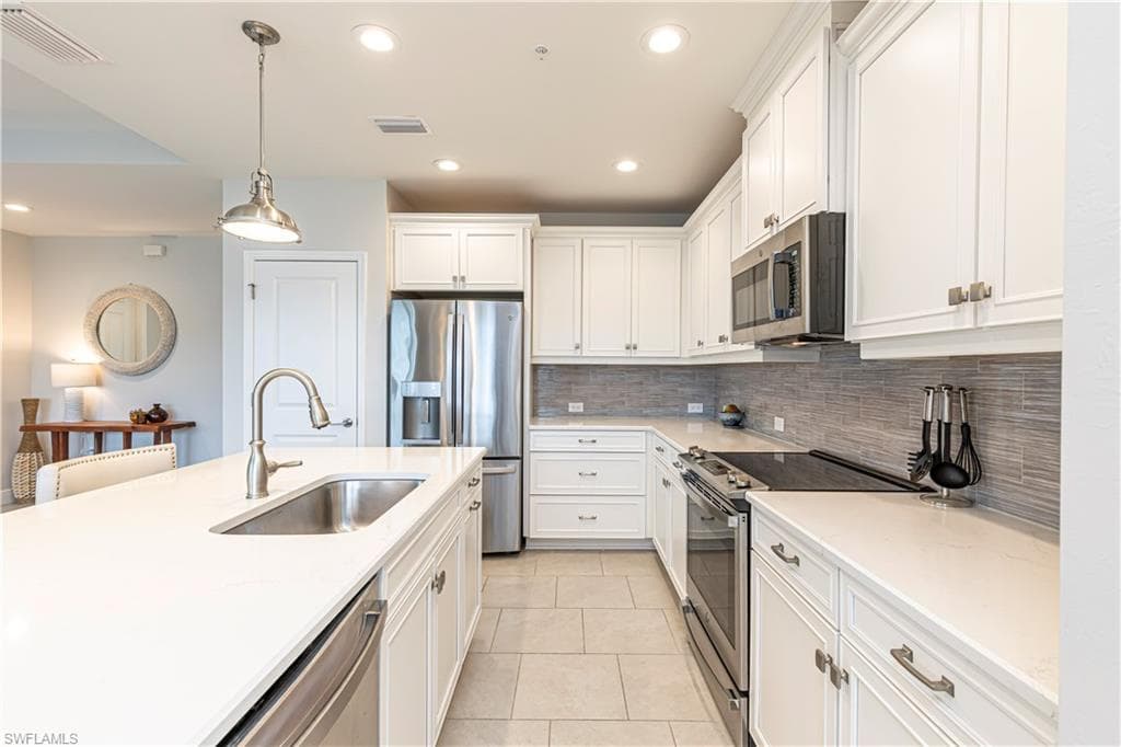 2561 Seychelles DR # 304, NAPLES FL 34112-14