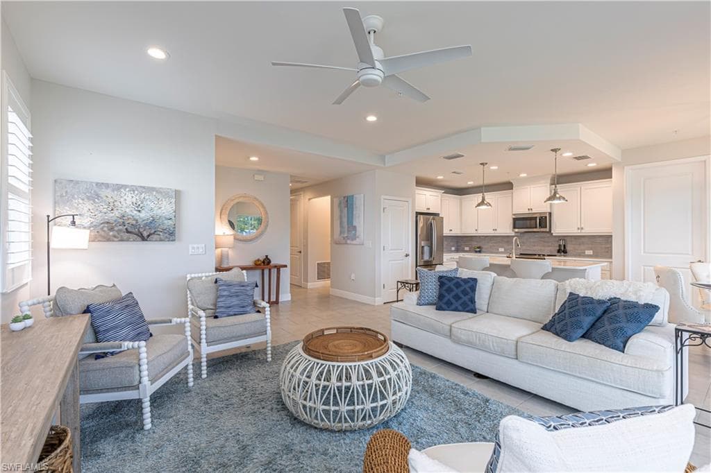2561 Seychelles DR # 304, NAPLES FL 34112-10