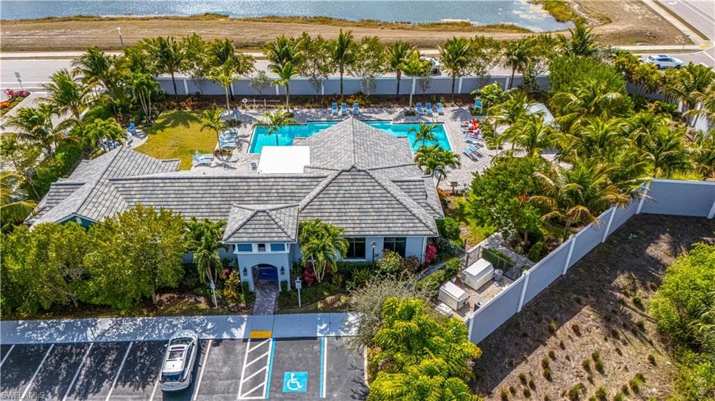 2561 Seychelles DR # 304, NAPLES FL 34112-28