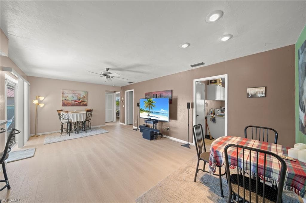 2172 Lochmoor CIR-5