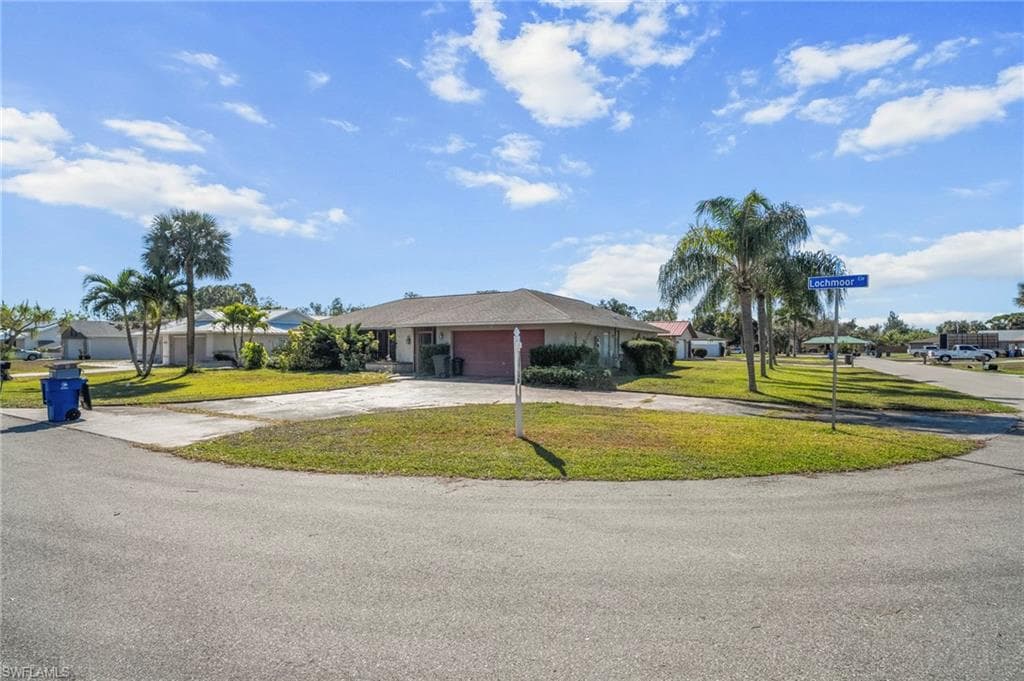 2172 Lochmoor CIR-21