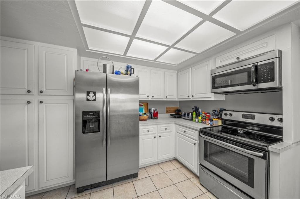2172 Lochmoor CIR-2