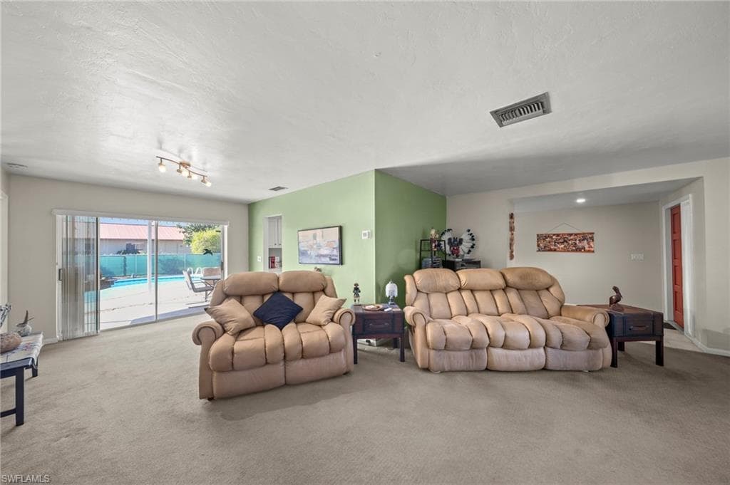 2172 Lochmoor CIR-8