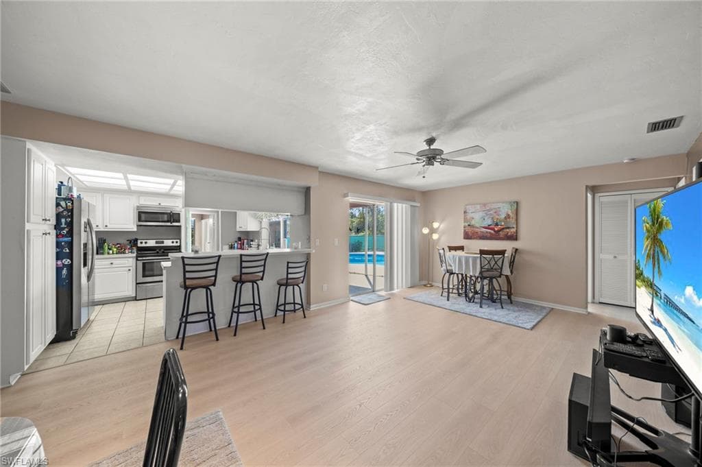 2172 Lochmoor CIR-9