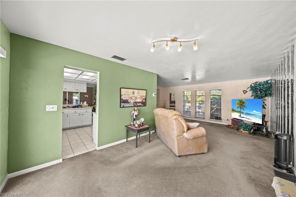 2172 Lochmoor CIR-7