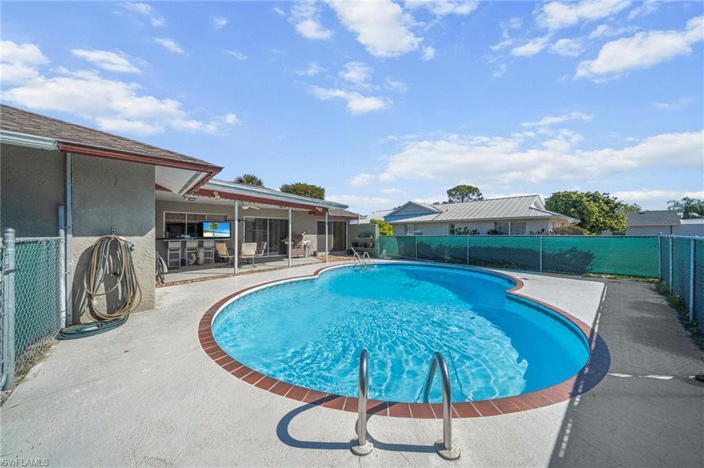2172 Lochmoor CIR-20