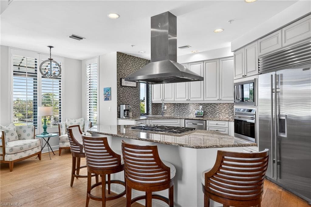 1540 5TH AVE S D305-8
