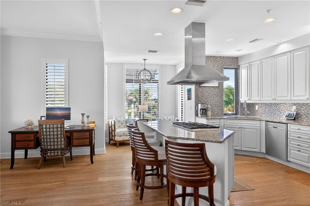 1540 5TH AVE S D305-9