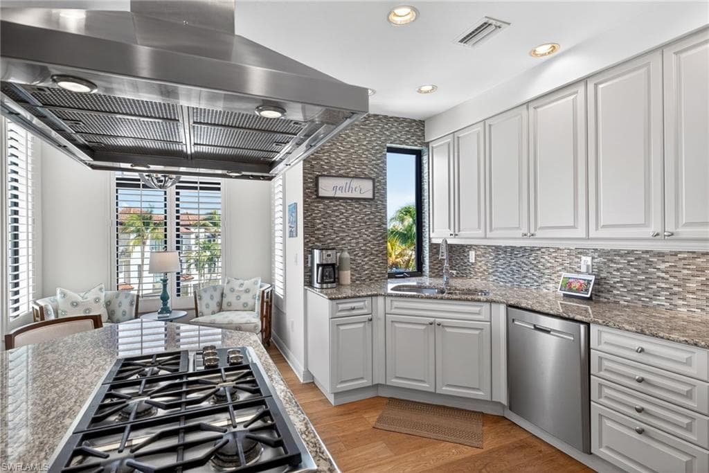 1540 5TH AVE S D305-10
