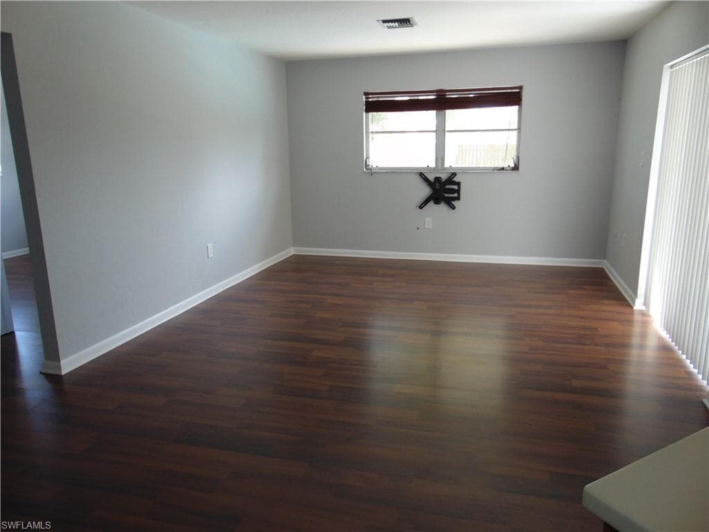 82 Johnnycake DR-16