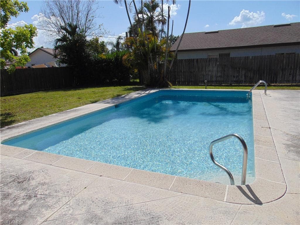 82 Johnnycake DR-27