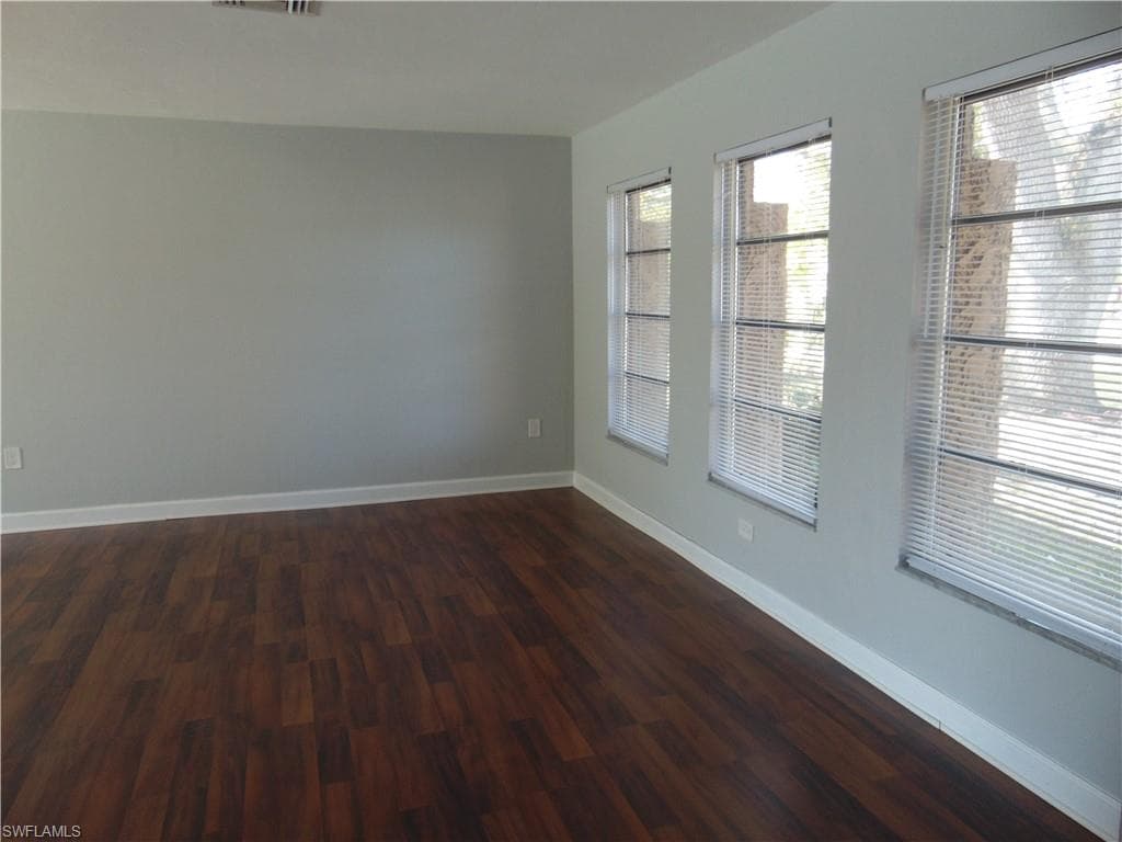 82 Johnnycake DR-4