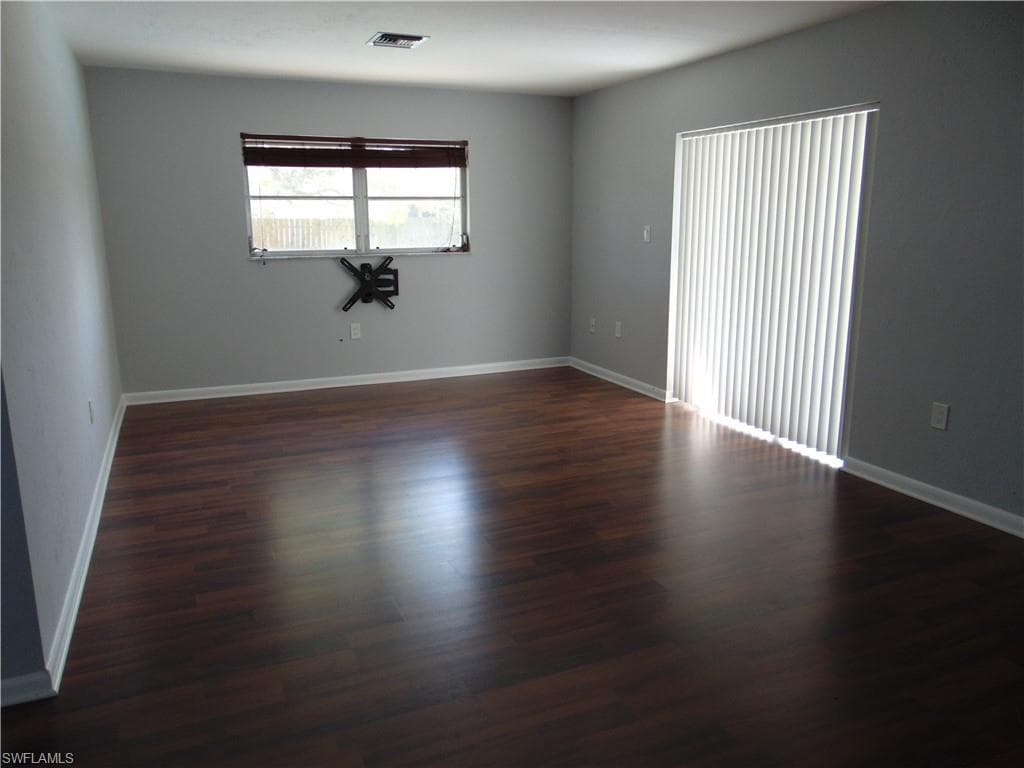 82 Johnnycake DR-19