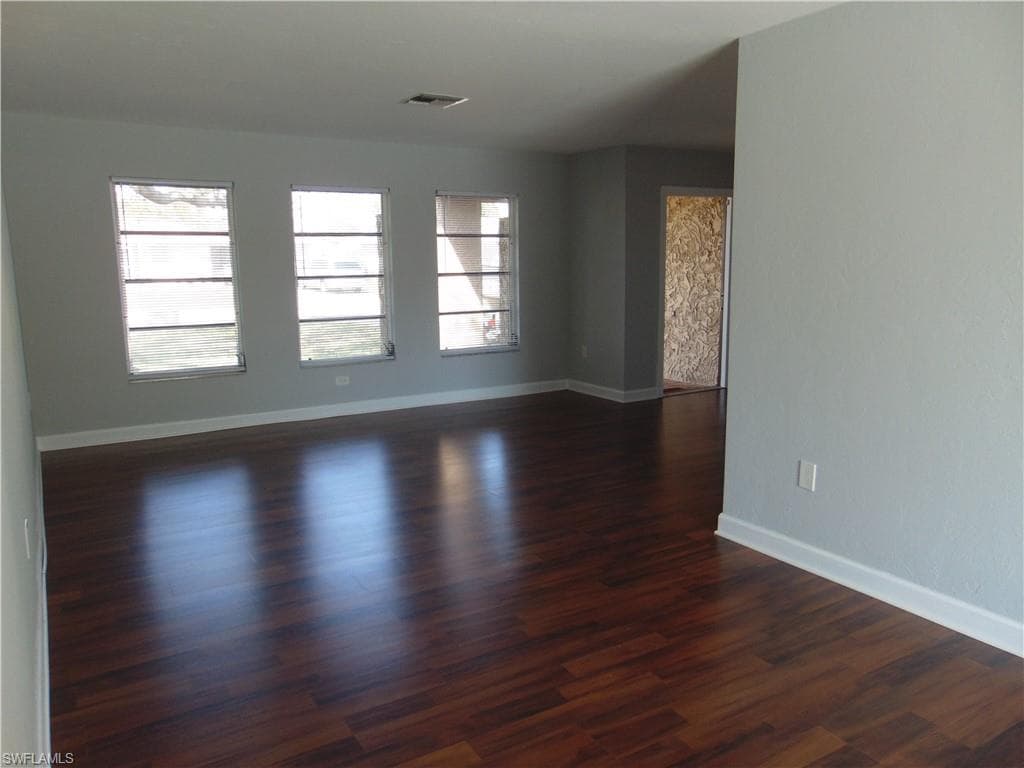 82 Johnnycake DR-8