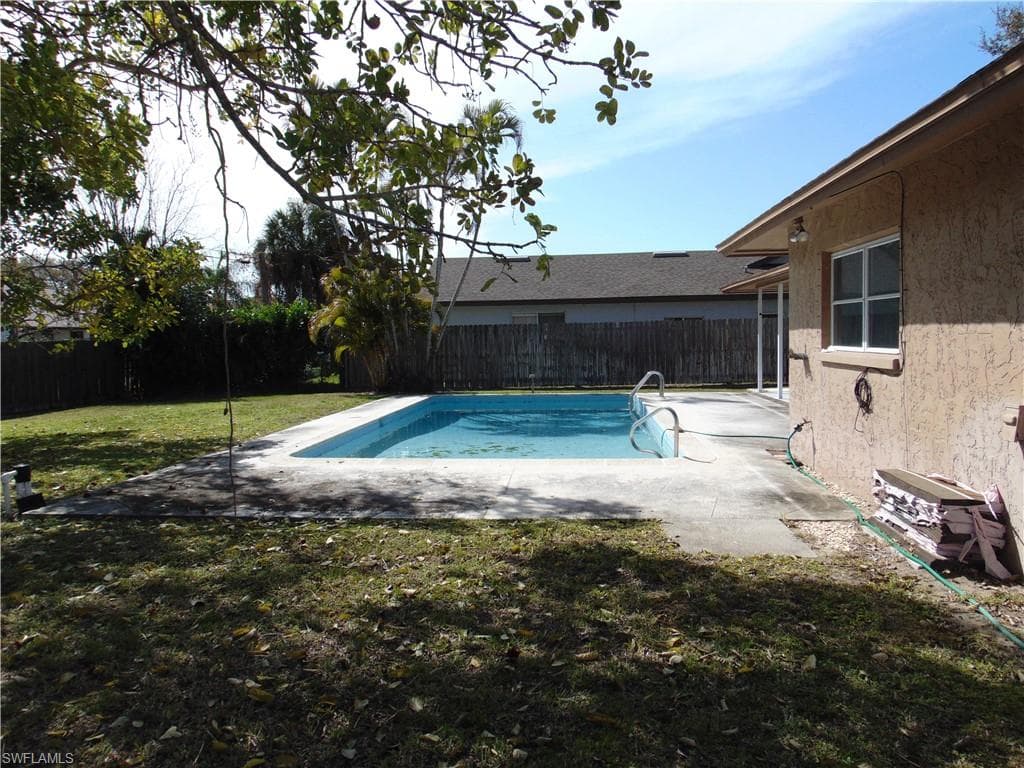 82 Johnnycake DR-37