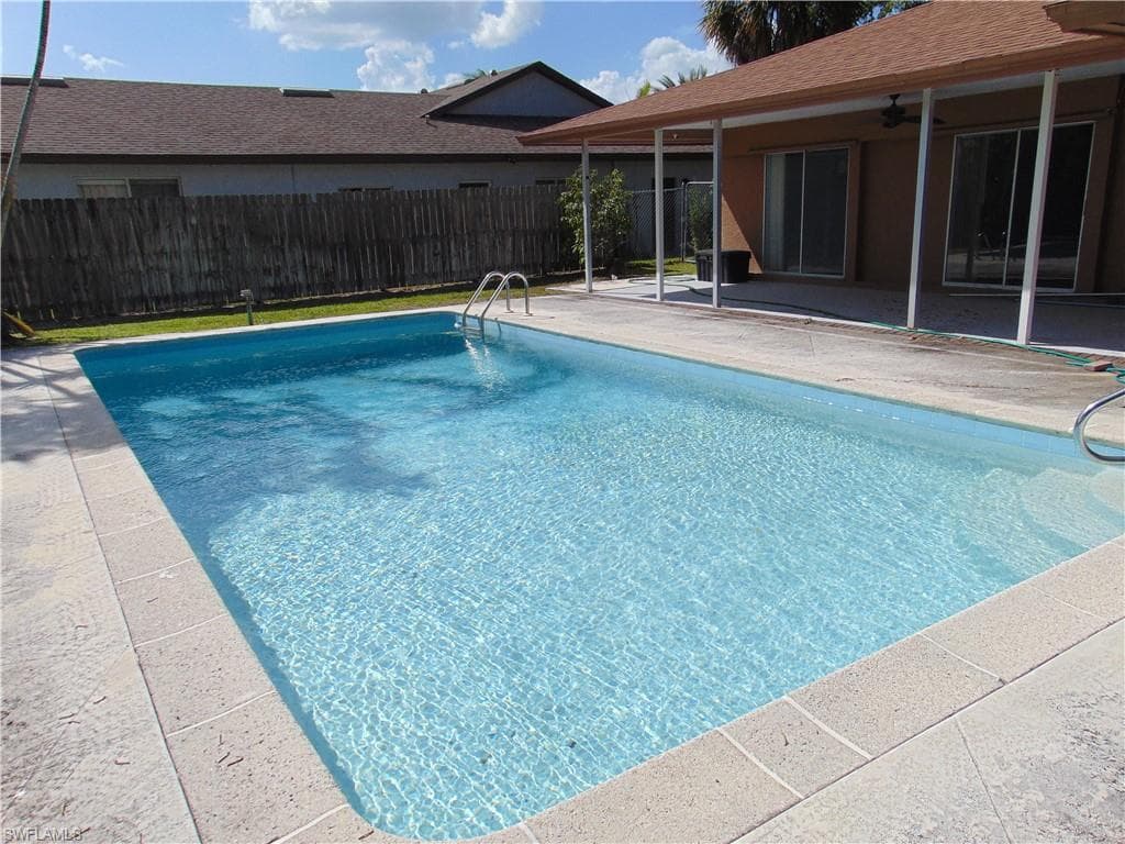 82 Johnnycake DR-28