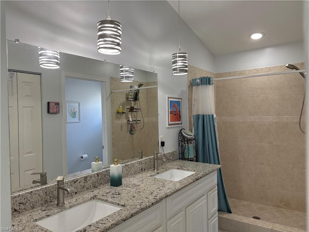 2500 Lee ST, NAPLES FL 34112-11