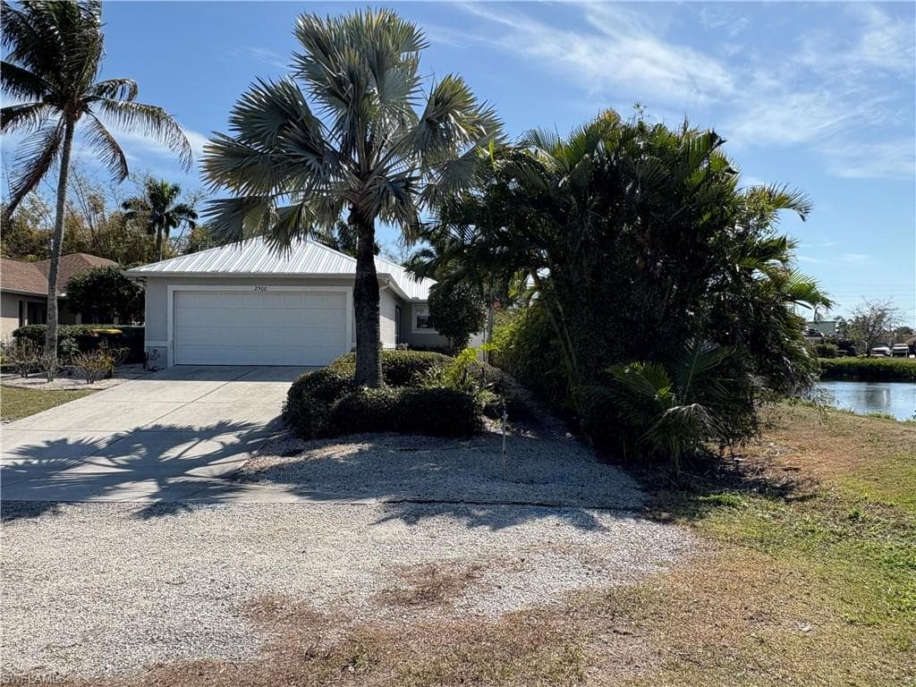 2500 Lee ST, NAPLES FL 34112-21