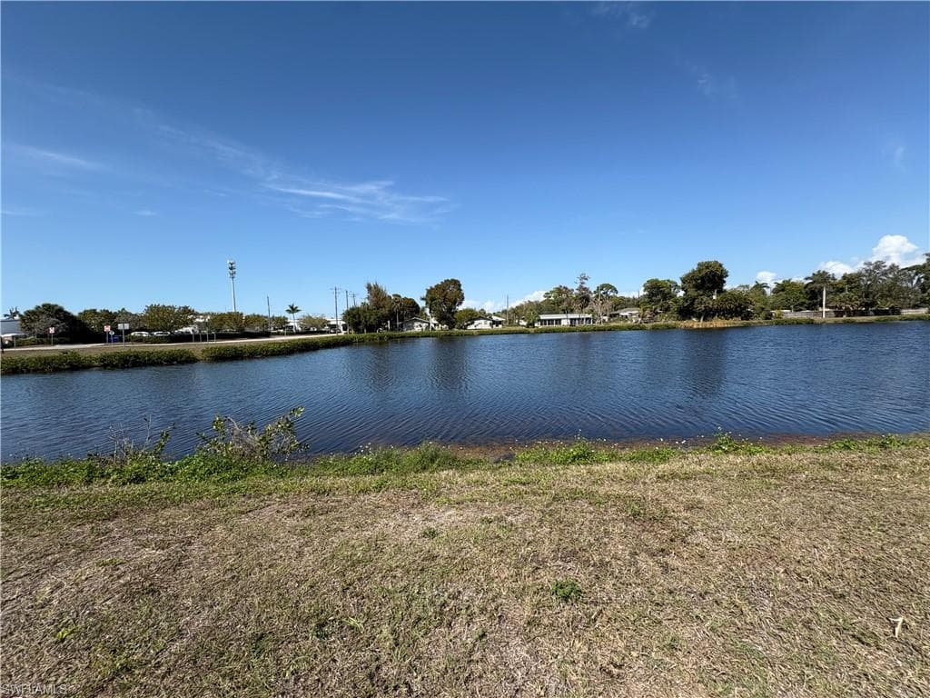 2500 Lee ST, NAPLES FL 34112-2