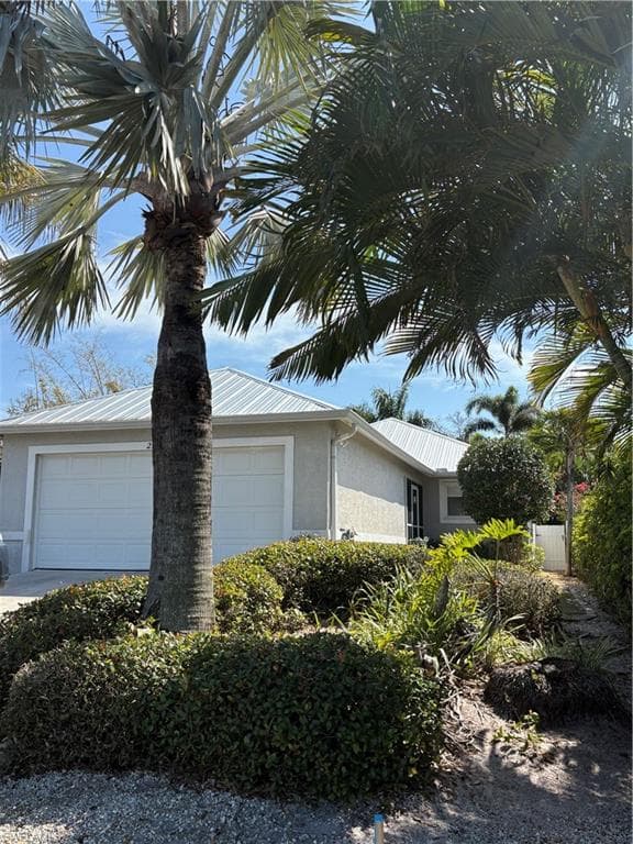 2500 Lee ST, NAPLES FL 34112-31