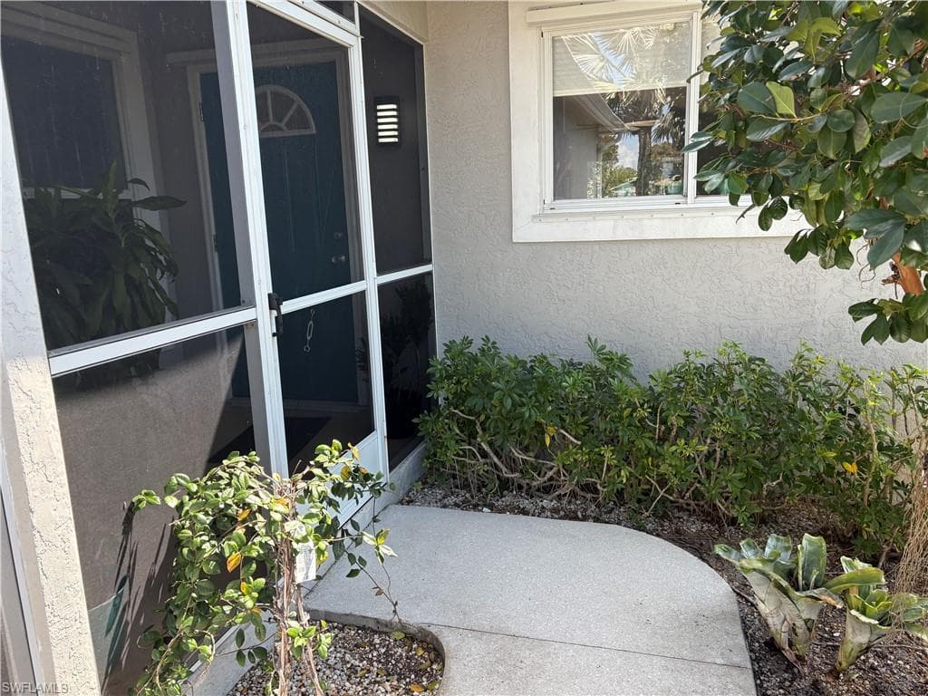 2500 Lee ST, NAPLES FL 34112-27