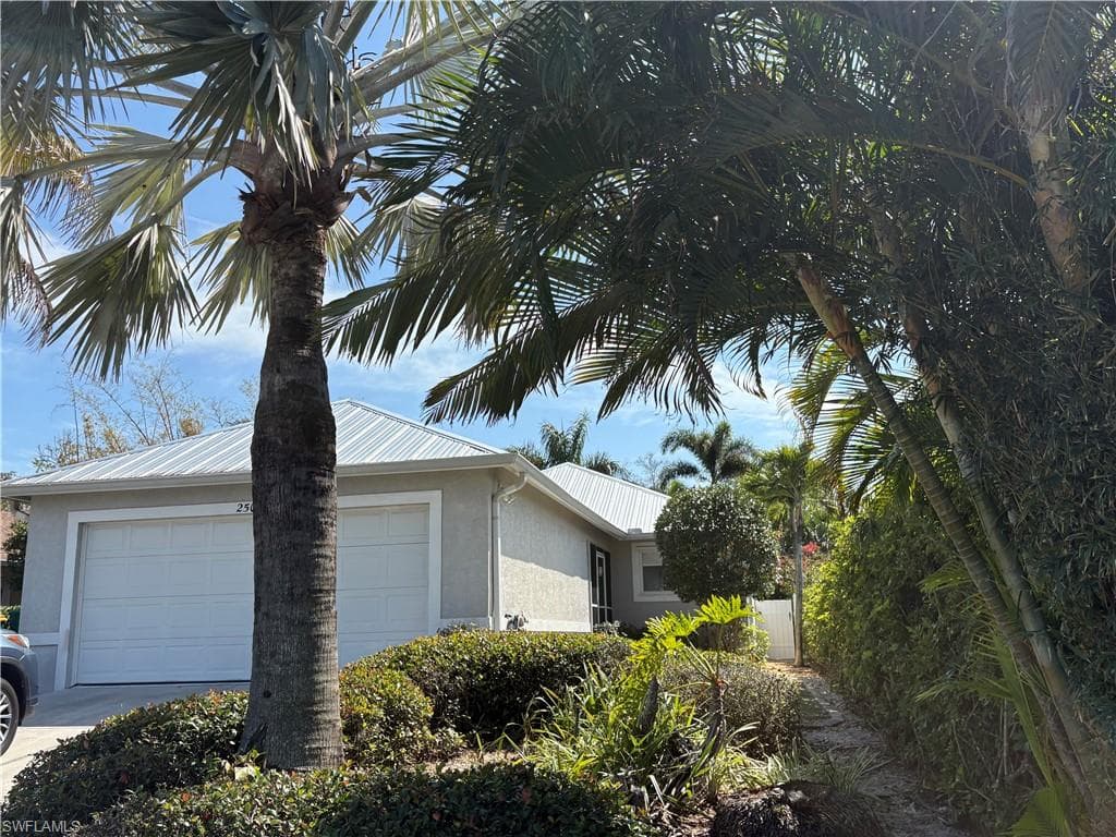 2500 Lee ST, NAPLES FL 34112-4