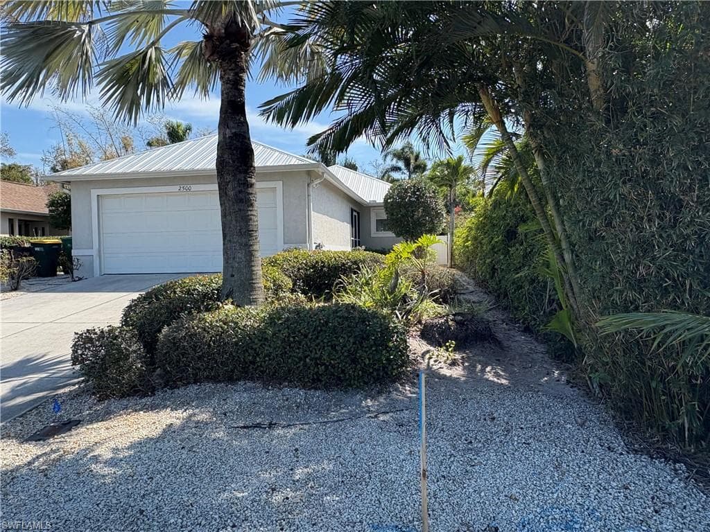 2500 Lee ST, NAPLES FL 34112-23