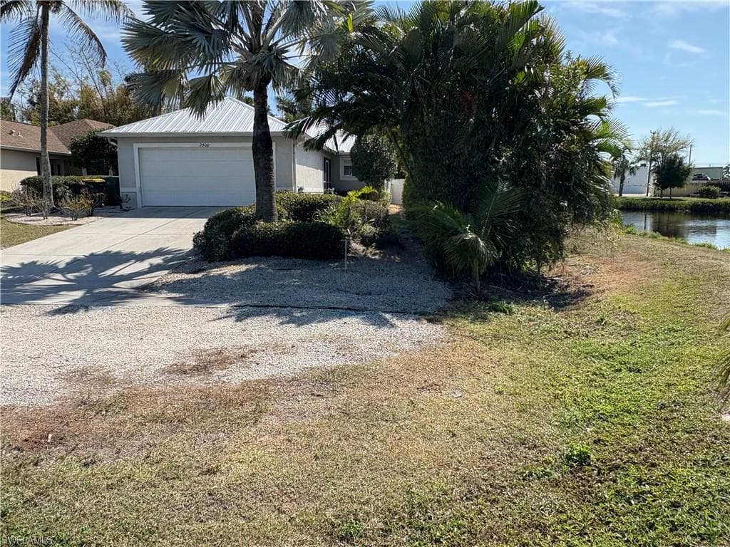 2500 Lee ST, NAPLES FL 34112-37