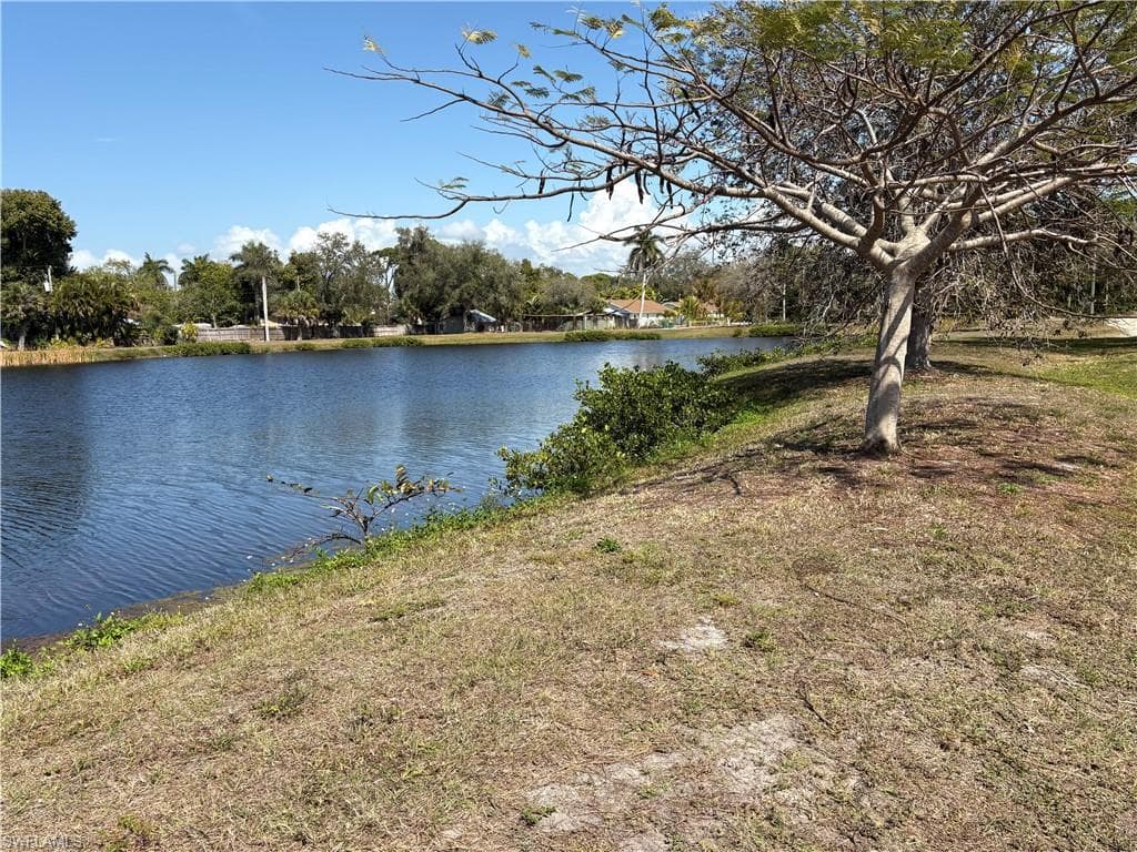 2500 Lee ST, NAPLES FL 34112-32