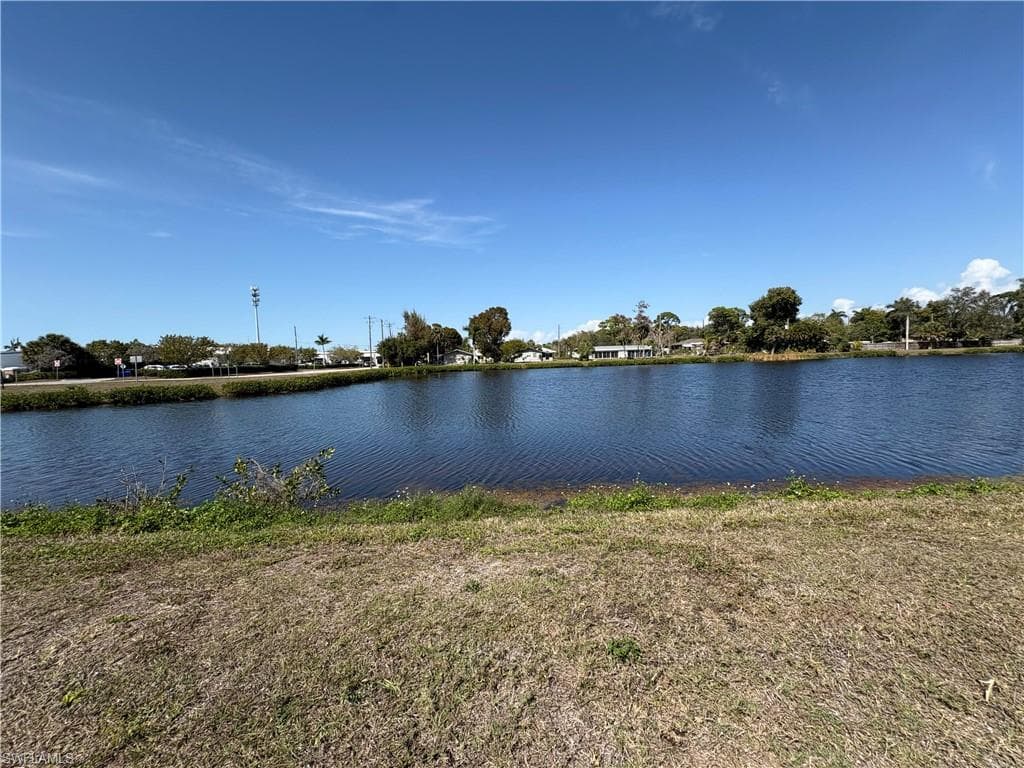 2500 Lee ST, NAPLES FL 34112-40