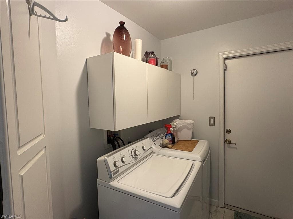 2500 Lee ST, NAPLES FL 34112-17