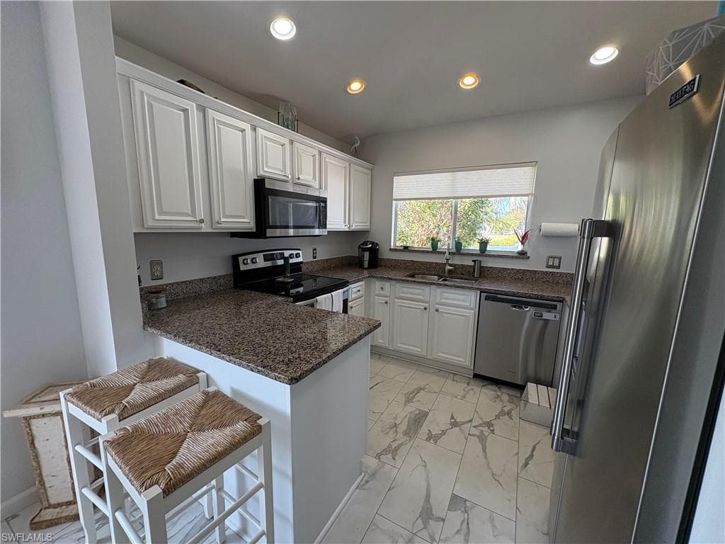 2500 Lee ST, NAPLES FL 34112-14