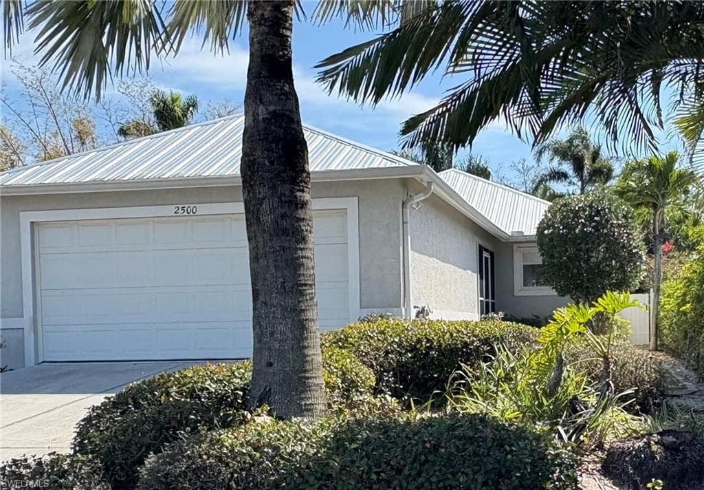 2500 Lee ST, NAPLES FL 34112-39