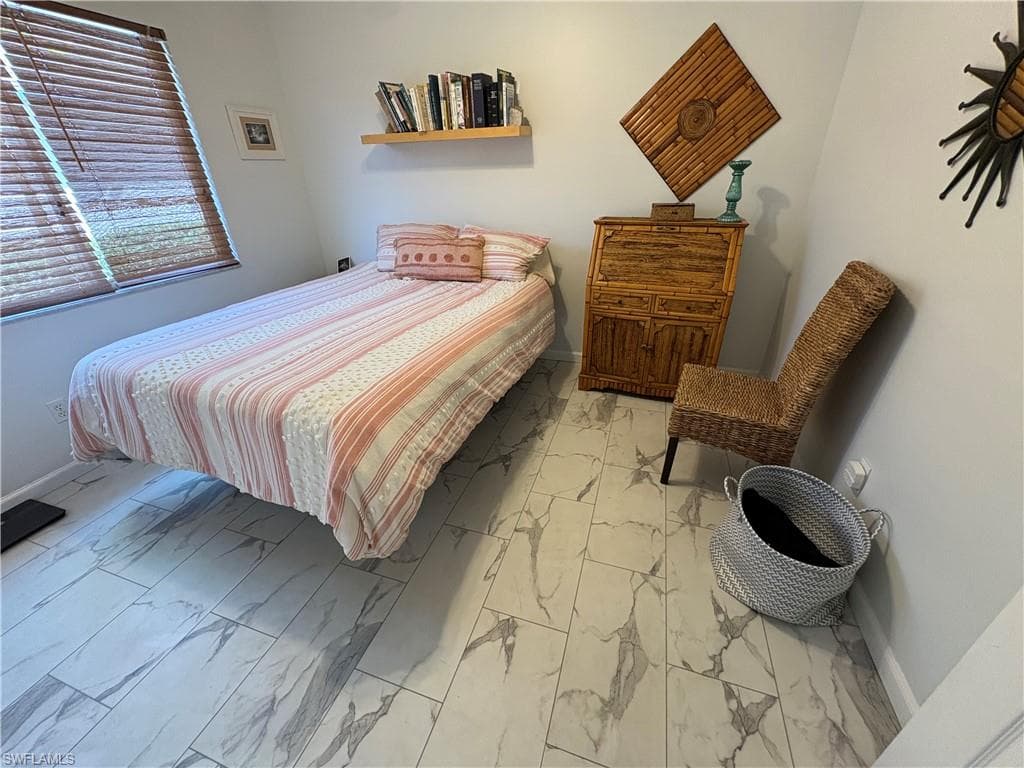 2500 Lee ST, NAPLES FL 34112-20