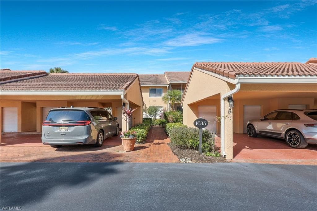 1635 Windy Pines DR # 2405, NAPLES FL 34112-1