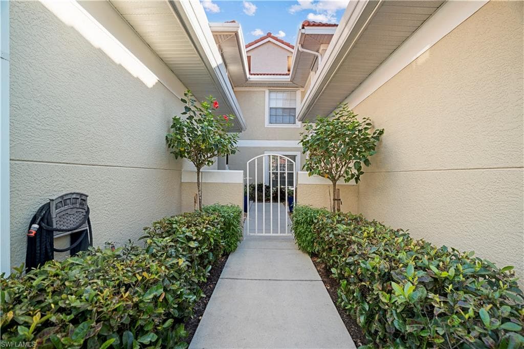 5140 Cobble Creek CT # C104, NAPLES FL 34110-2