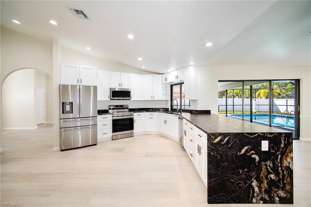 10731 Regent CIR, NAPLES FL 34109-14