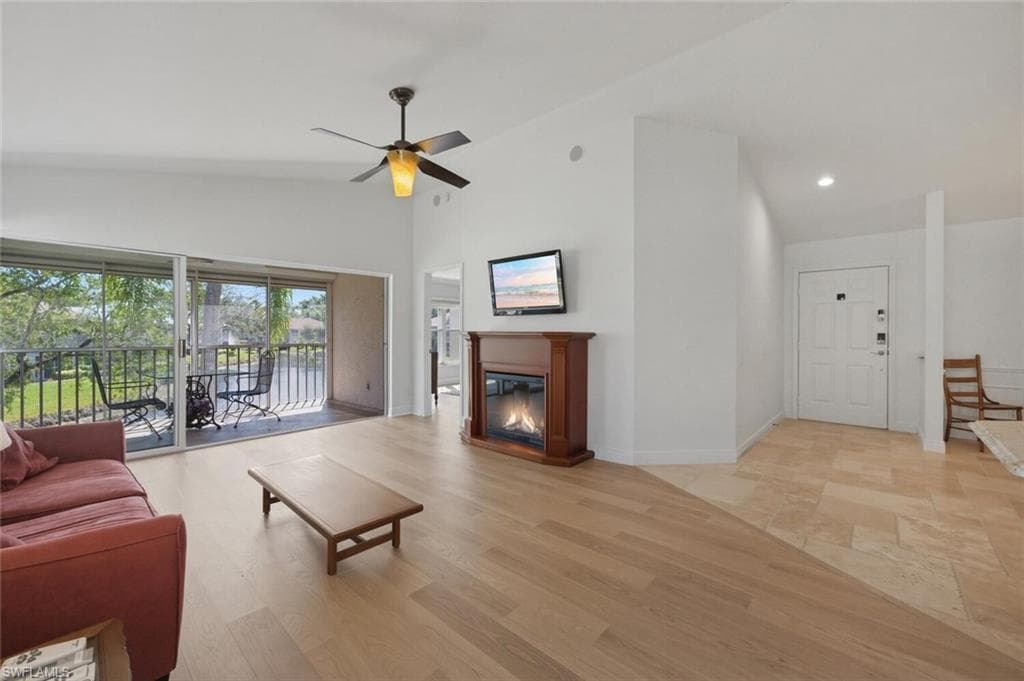 9844 Luna CIR # 201D, NAPLES FL 34109-5