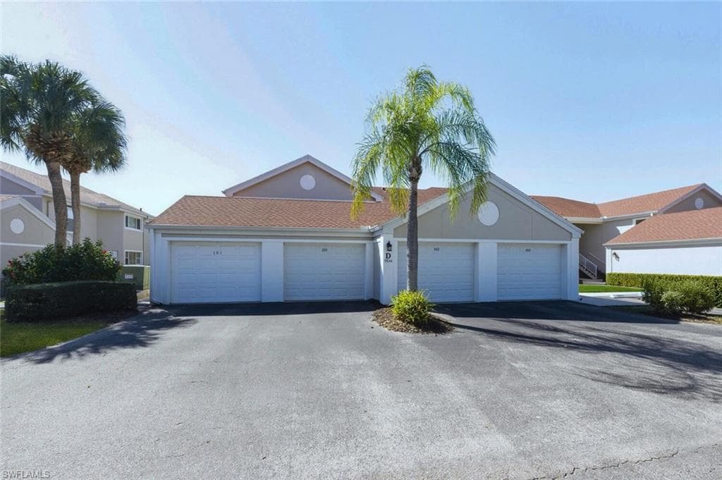 9844 Luna CIR # 201D, NAPLES FL 34109-2