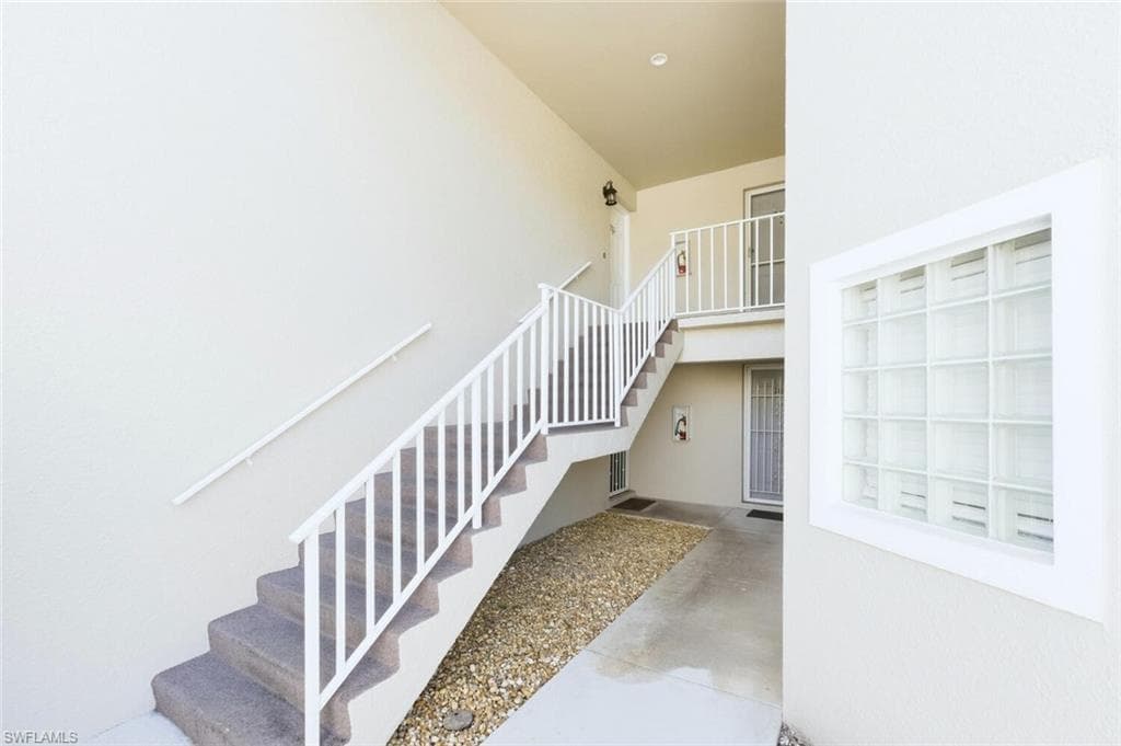 9844 Luna CIR # 201D, NAPLES FL 34109-28