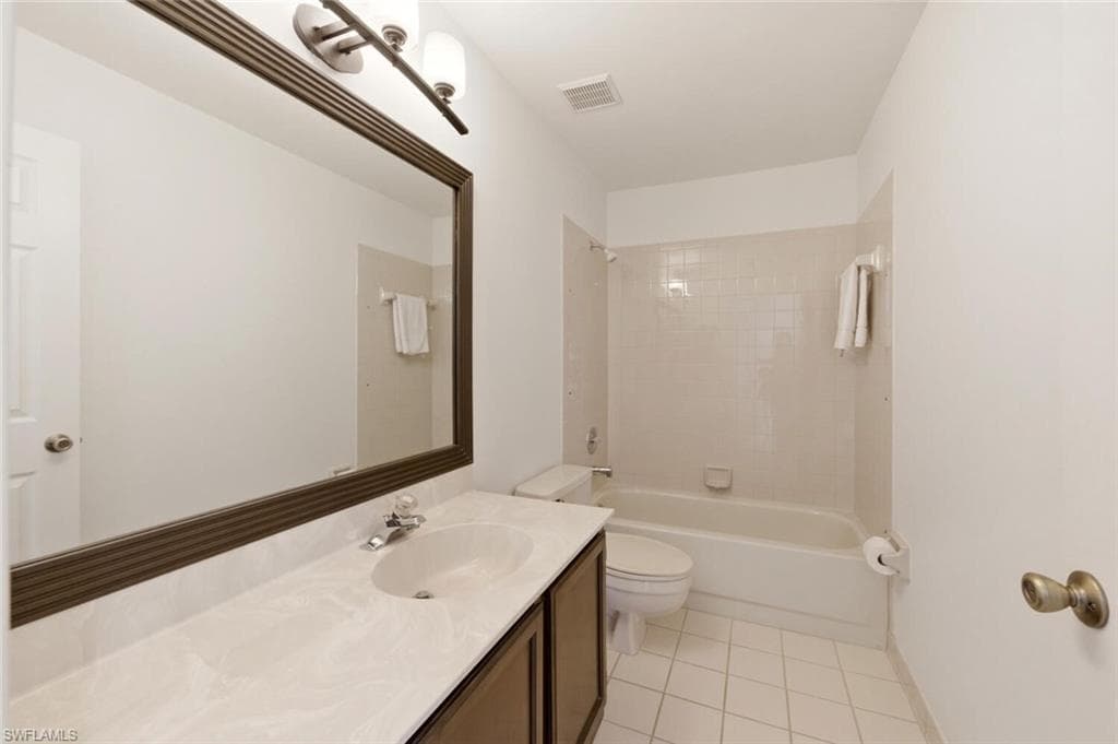 9844 Luna CIR # 201D, NAPLES FL 34109-7