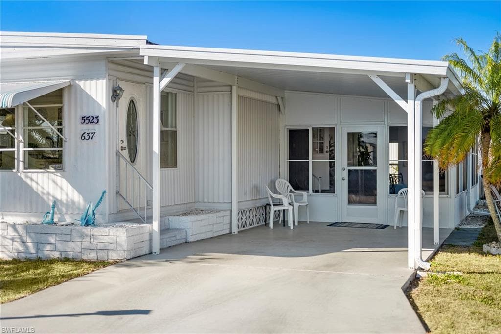 5523 Salem LN, NORTH FORT MYERS FL 33917-25