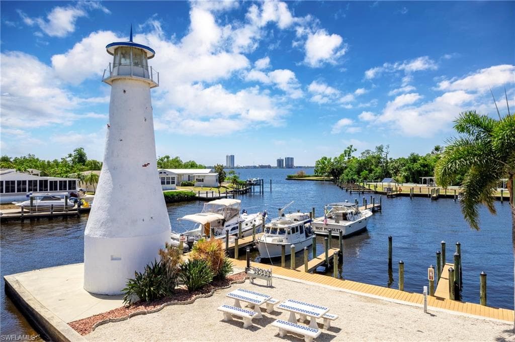 5523 Salem LN, NORTH FORT MYERS FL 33917-31