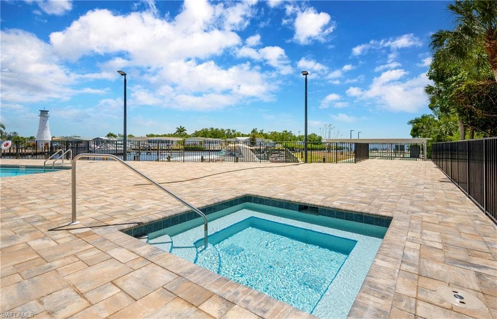 5523 Salem LN, NORTH FORT MYERS FL 33917-33